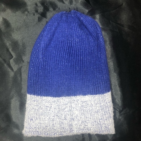 𝅺NEW-REVERSIBLE Two Color Ultra Soft/ Warm Beanie - Picture 6 of 8